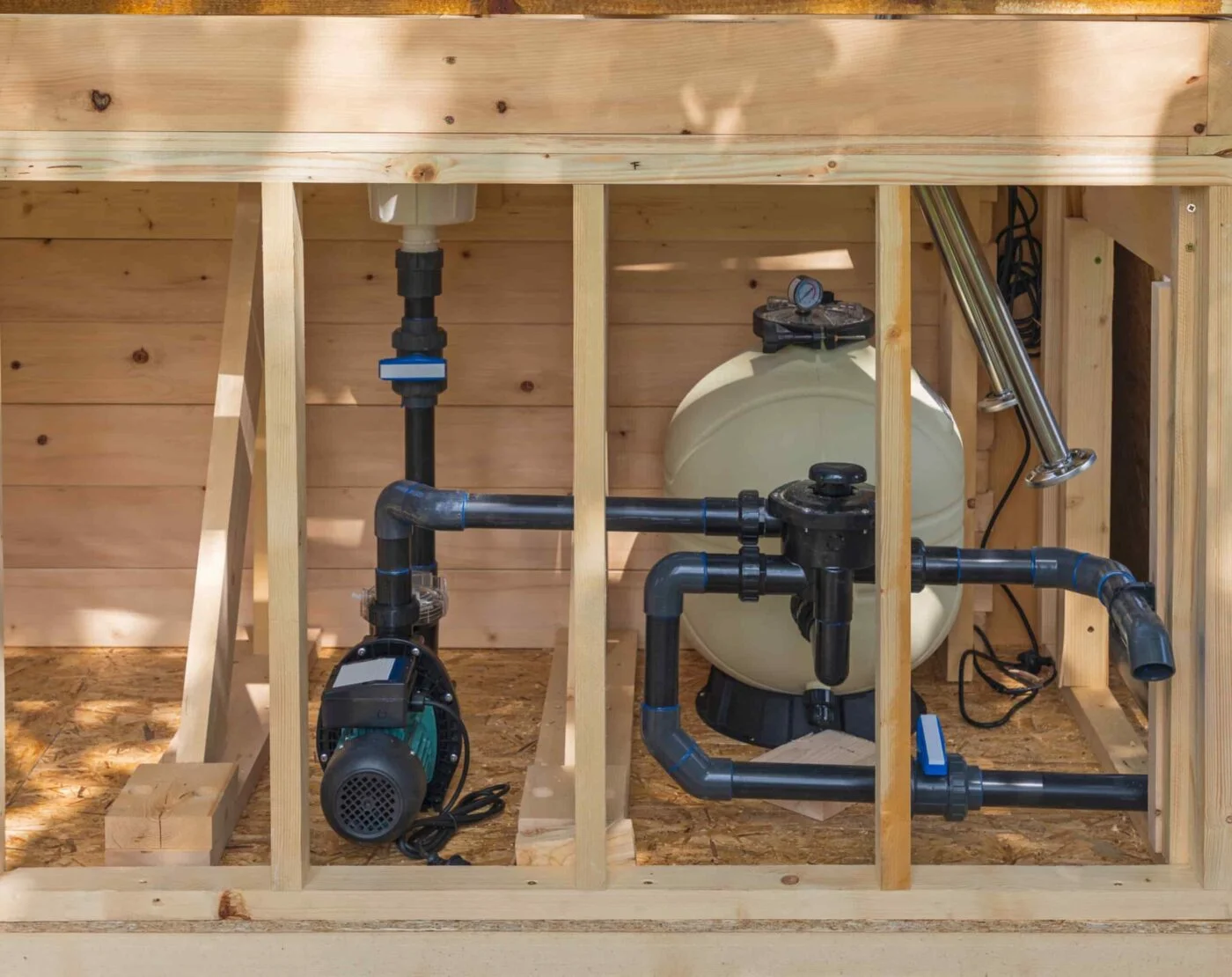 Well pump and pressure tank system